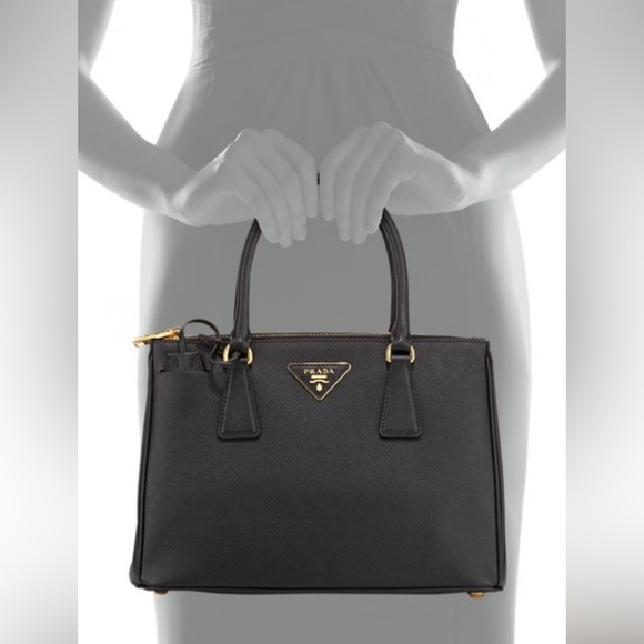Prada Saffiano double zip tote, size medium  ! In great condition - Picture 1 of 14